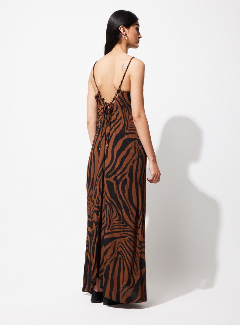 Vestido Fluido con Joyas en Escote y Amarra en Espalda-5