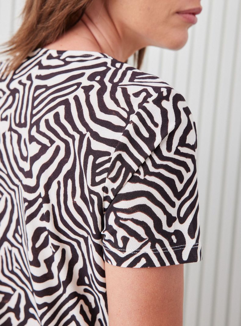 Polera Escote V con Detalle Metálico-3