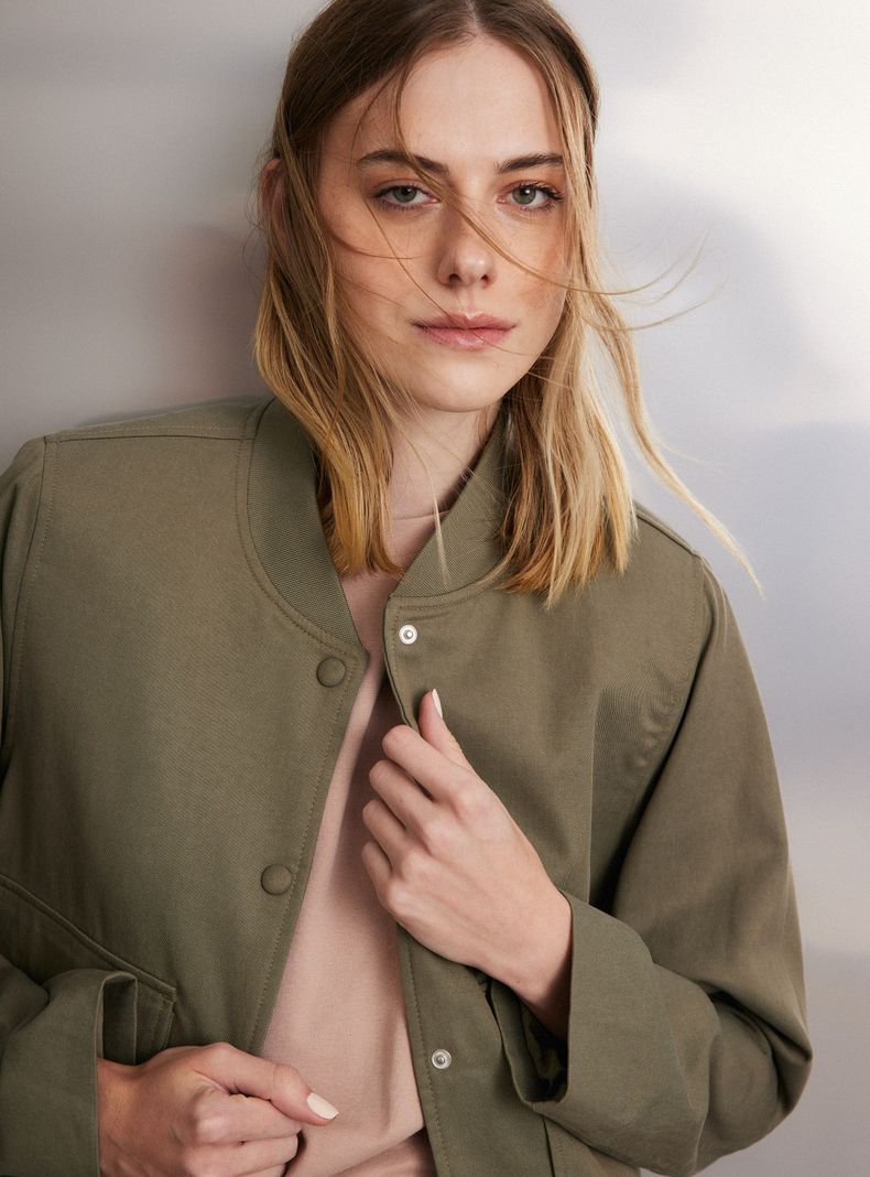 Chaqueta Bomber con Bolsillos Utilitarios-3