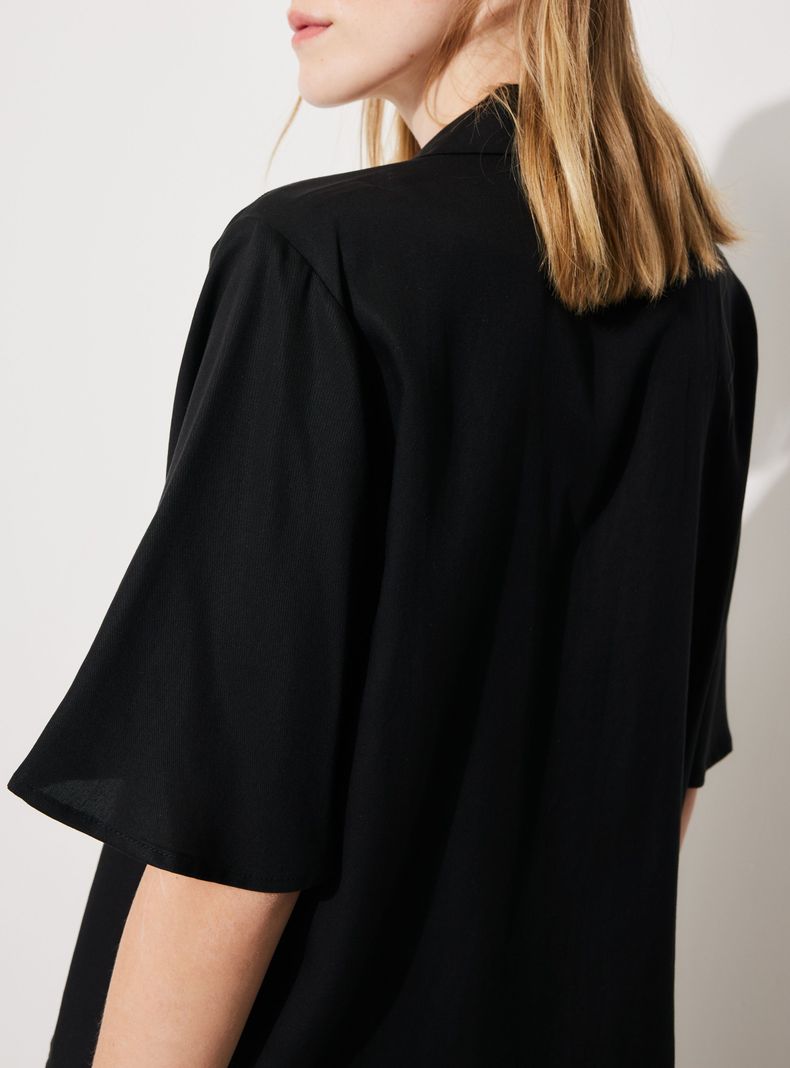 Blusa Manga Corta Acampanada y Cuello con Solapa-3