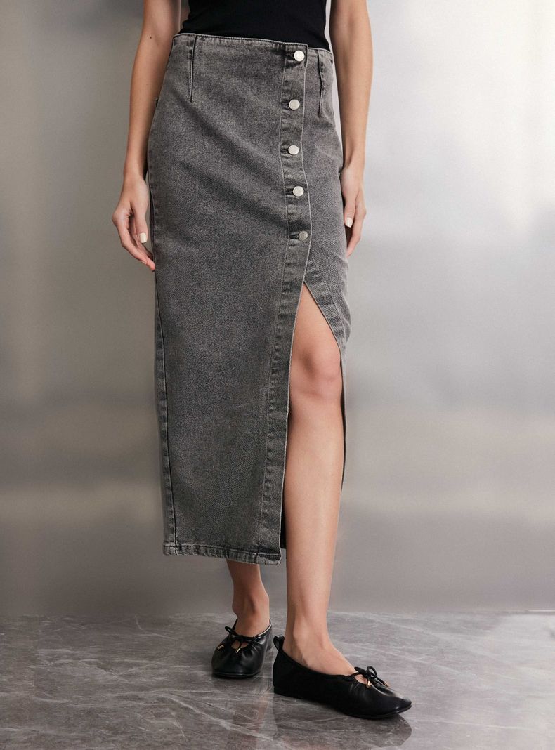 Falda Denim Abotonada con Abertura Diagonal-0