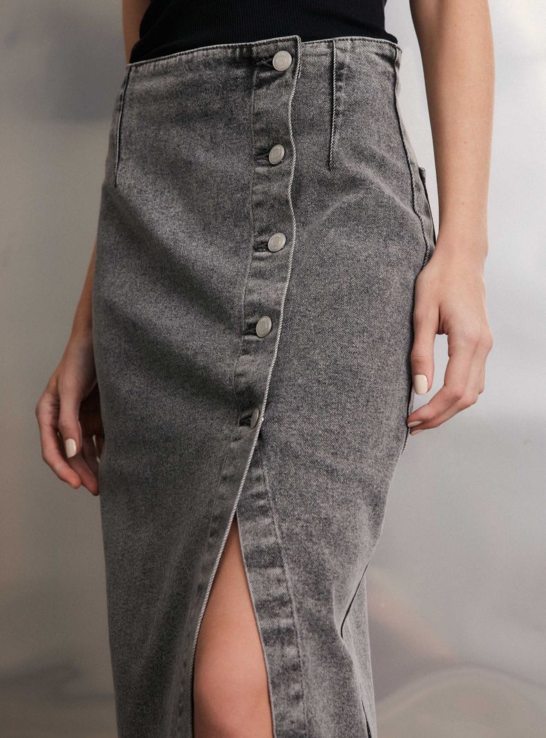Falda Denim Abotonada con Abertura Diagonal-2