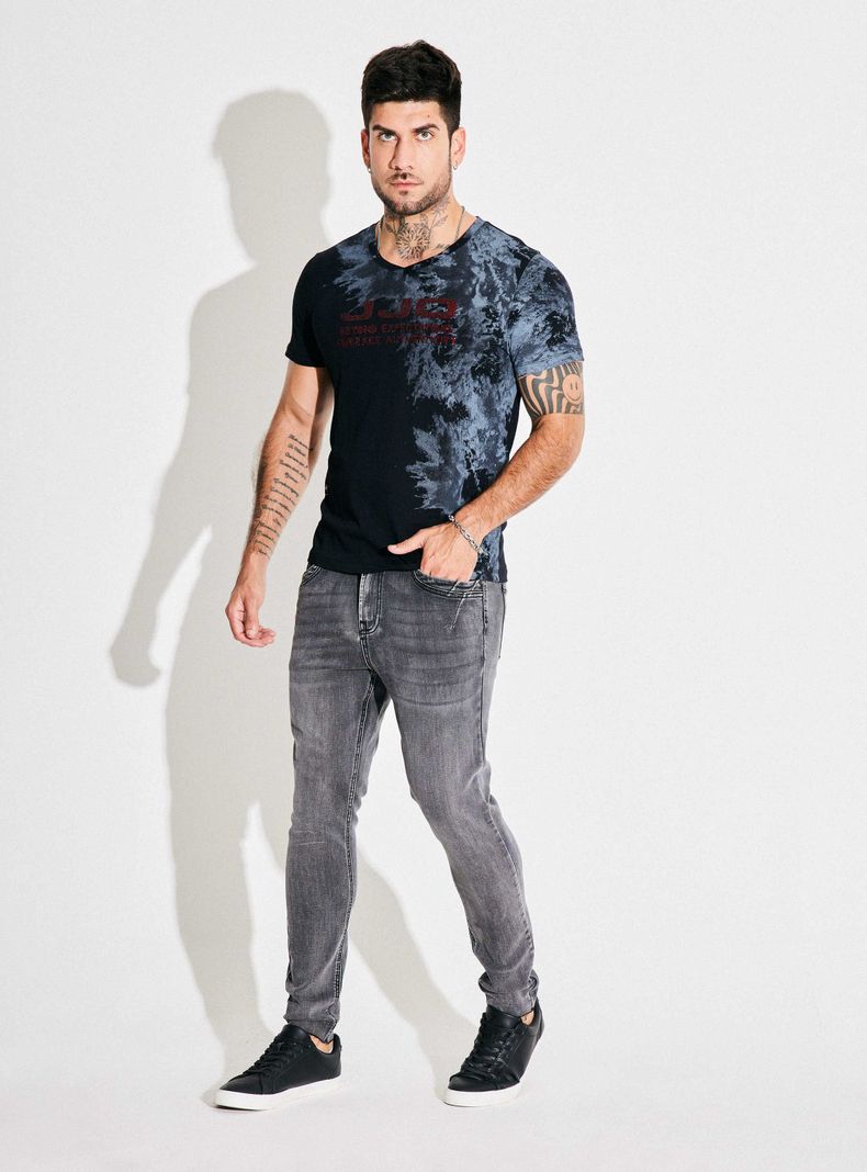Polera Print Manchas y Logo Brillante-4