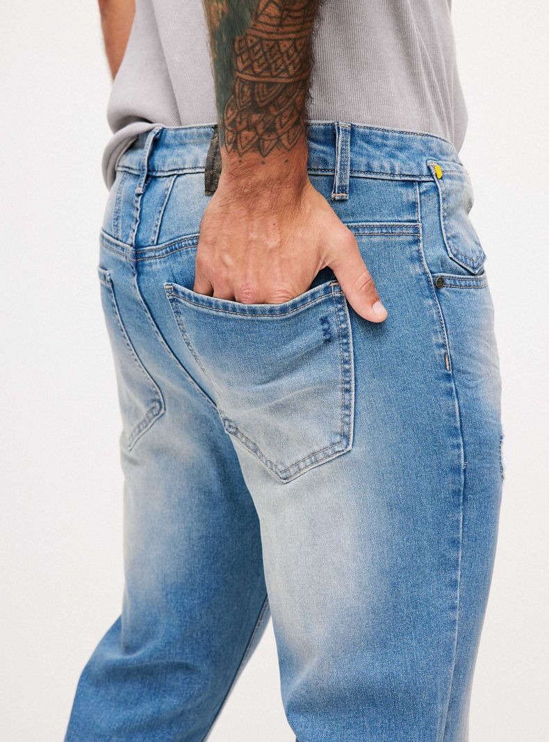 Jeans Sobreteñido Roturas y Remallado-3