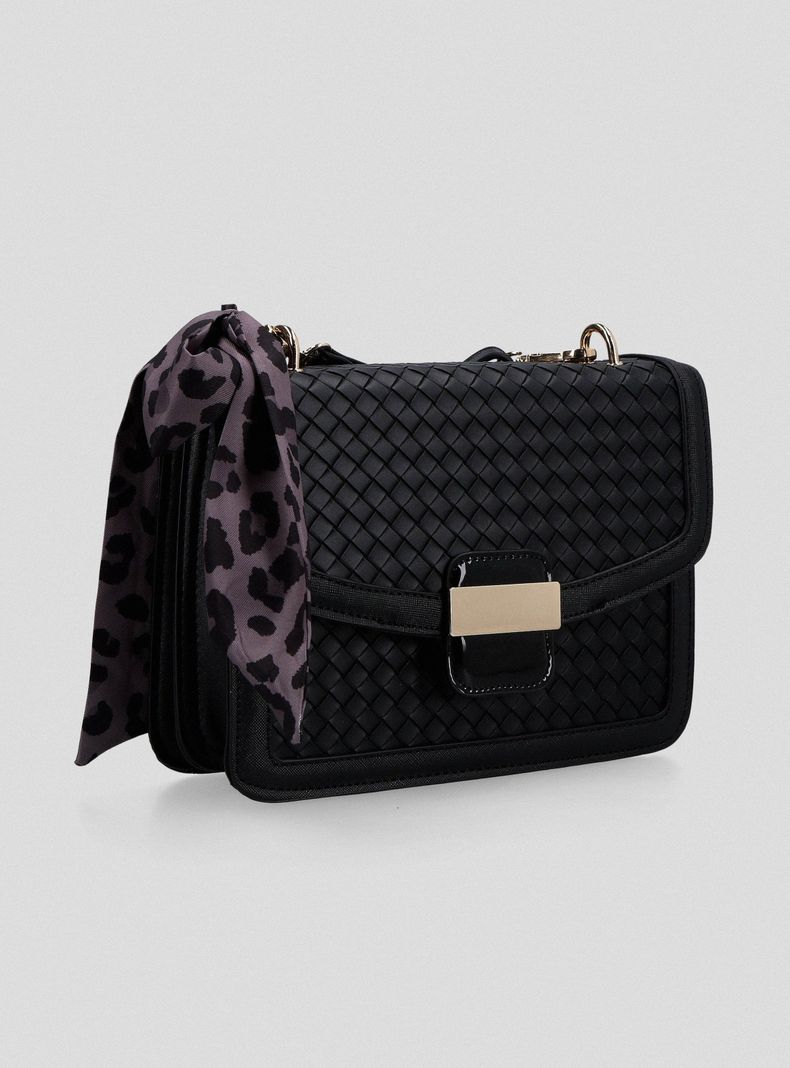 Cartera con Asa de Cadena y Efecto Trenzado-3