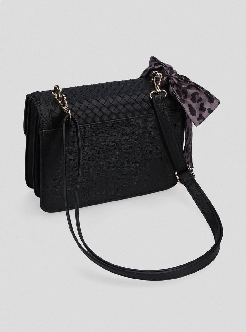 Cartera con Asa de Cadena y Efecto Trenzado-4