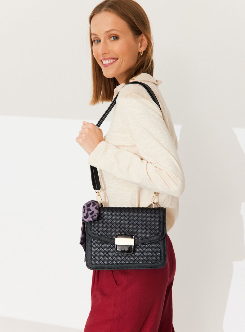 Cartera con Asa de Cadena y Efecto Trenzado-0
