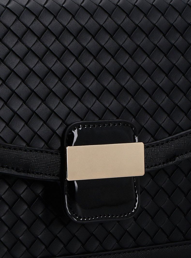 Cartera con Asa de Cadena y Efecto Trenzado-6