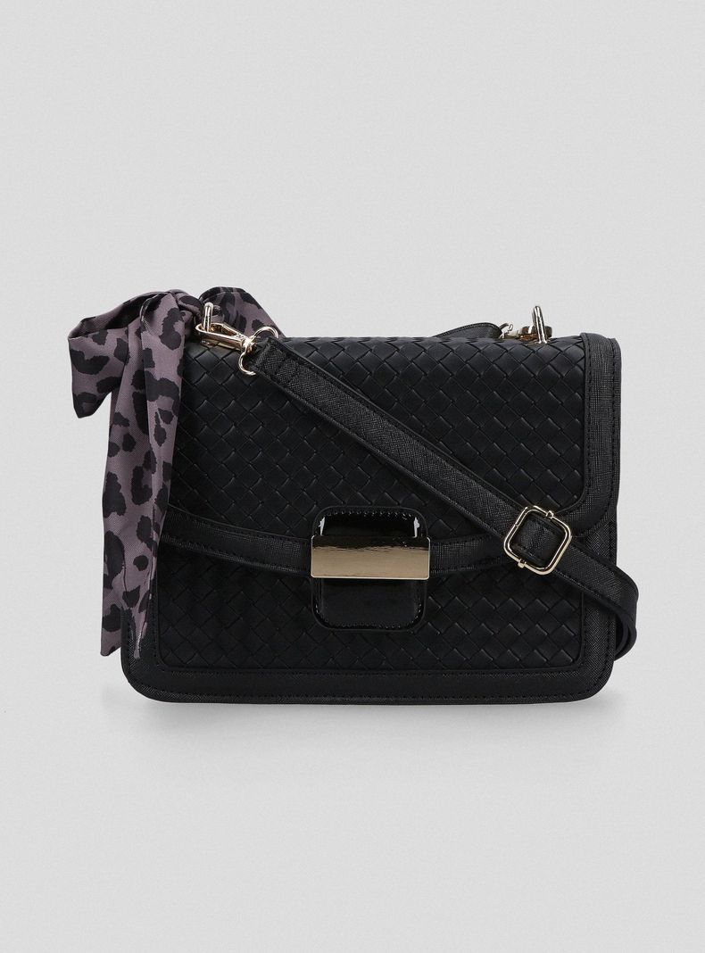 Cartera con Asa de Cadena y Efecto Trenzado-2