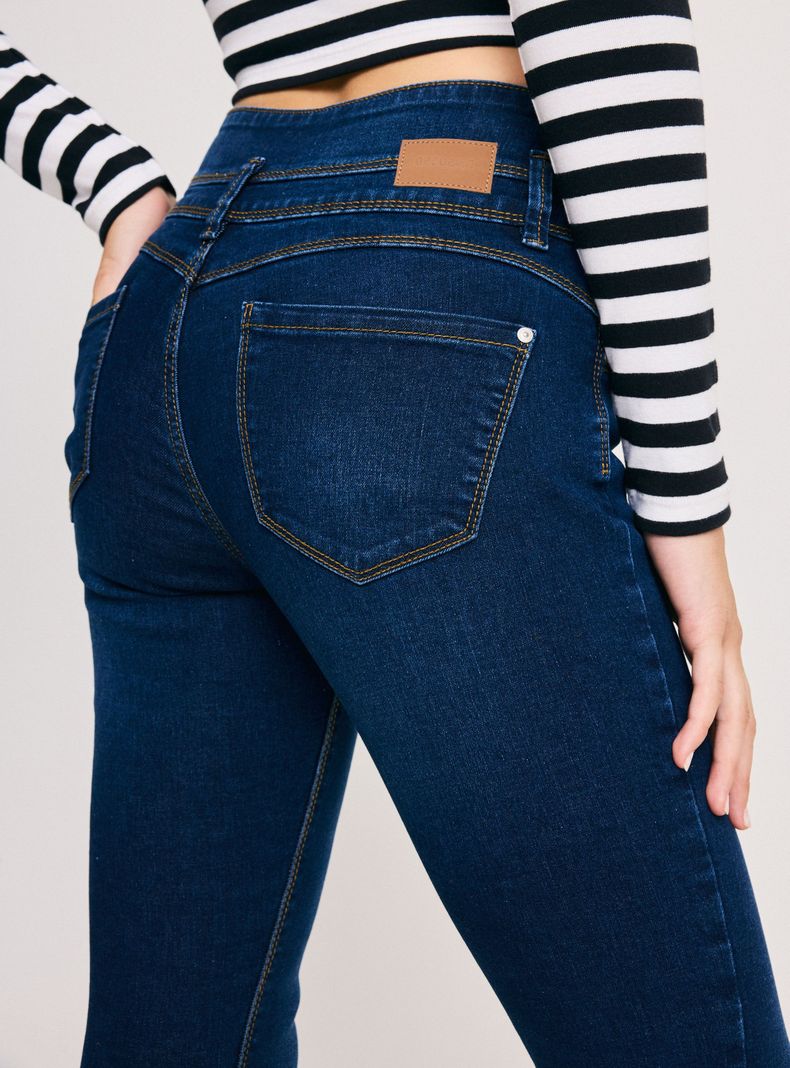 Jeans Pretina Alta con Cortes-3