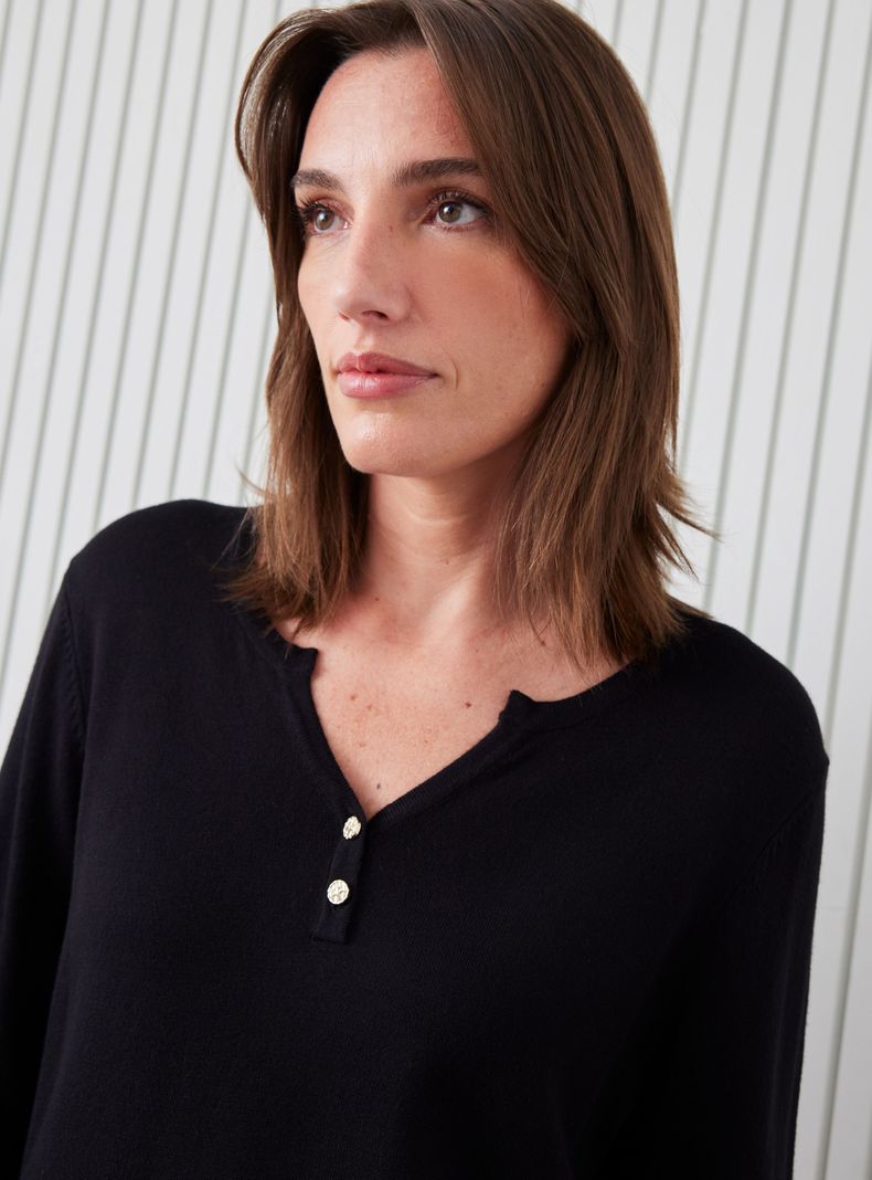 Sweater Escote V con Botones y Bordes a Crochet-3