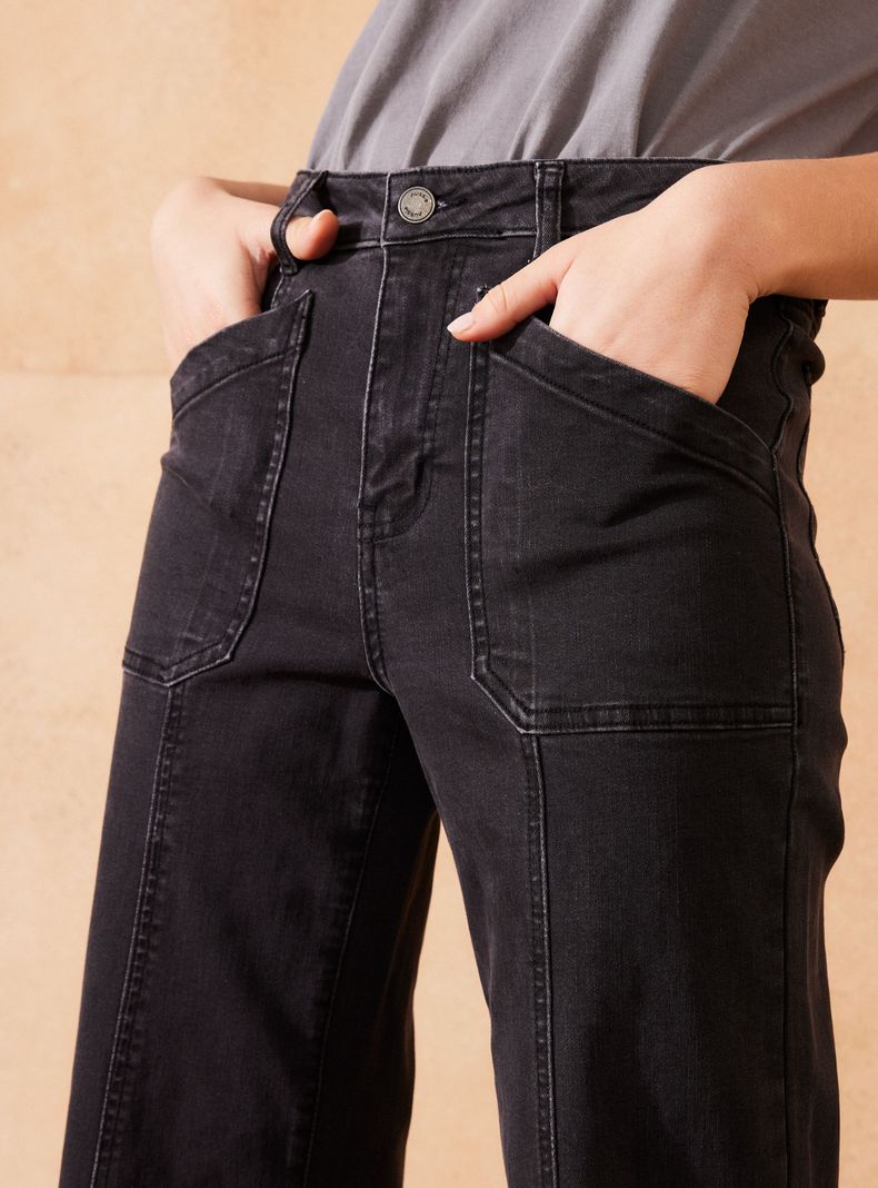 Jeans con Corte y Abertura en Bota-3