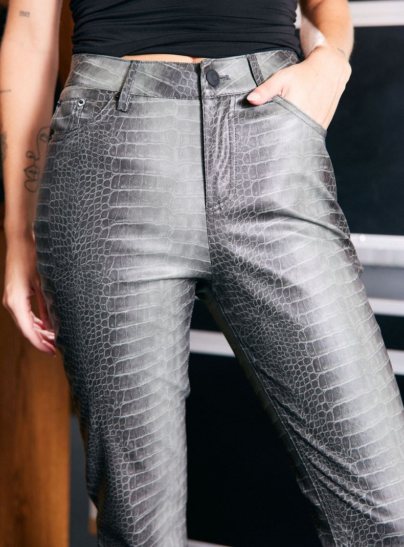 Pantalón Flare Efecto Piel-2