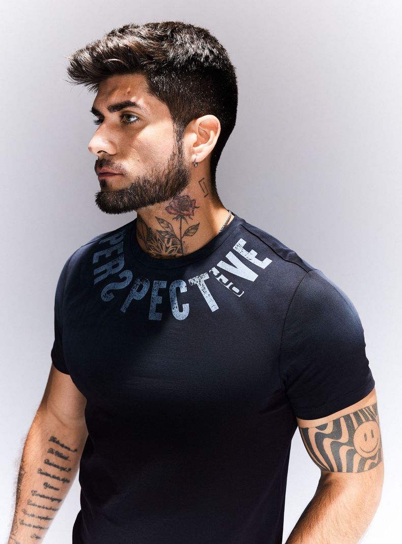 Polera Estampado Alrededor Cuello Pintura Spray-2