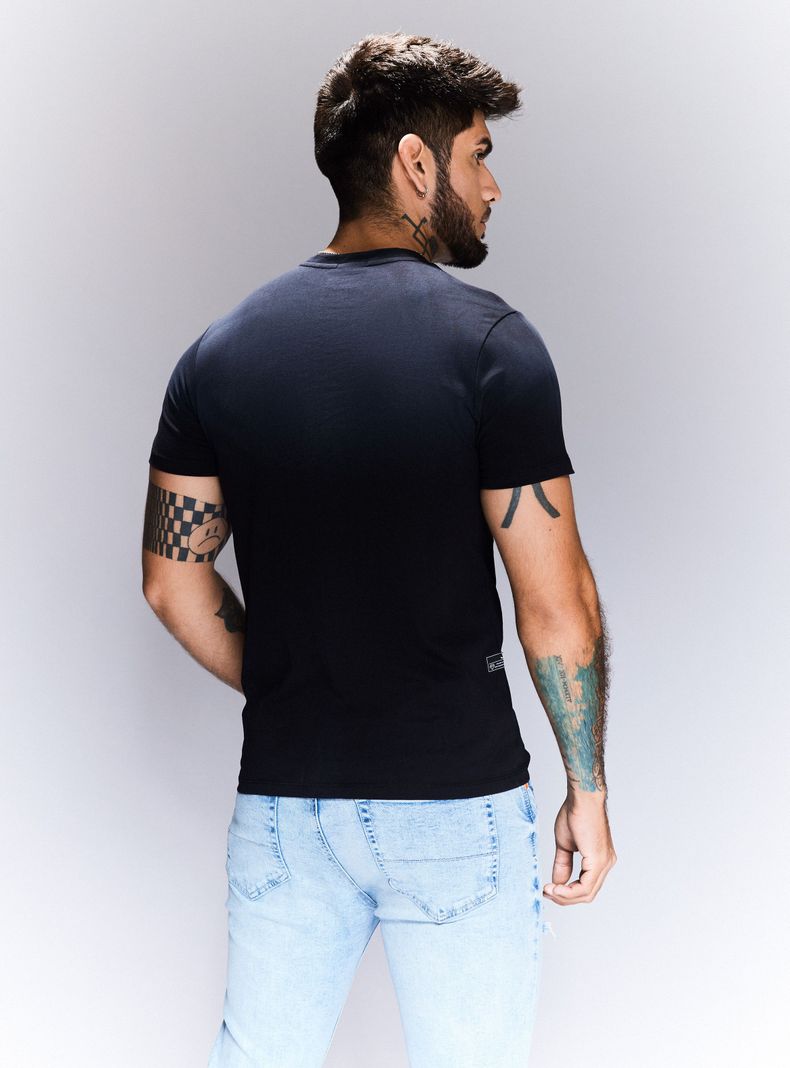 Polera Estampado Alrededor Cuello Pintura Spray-1