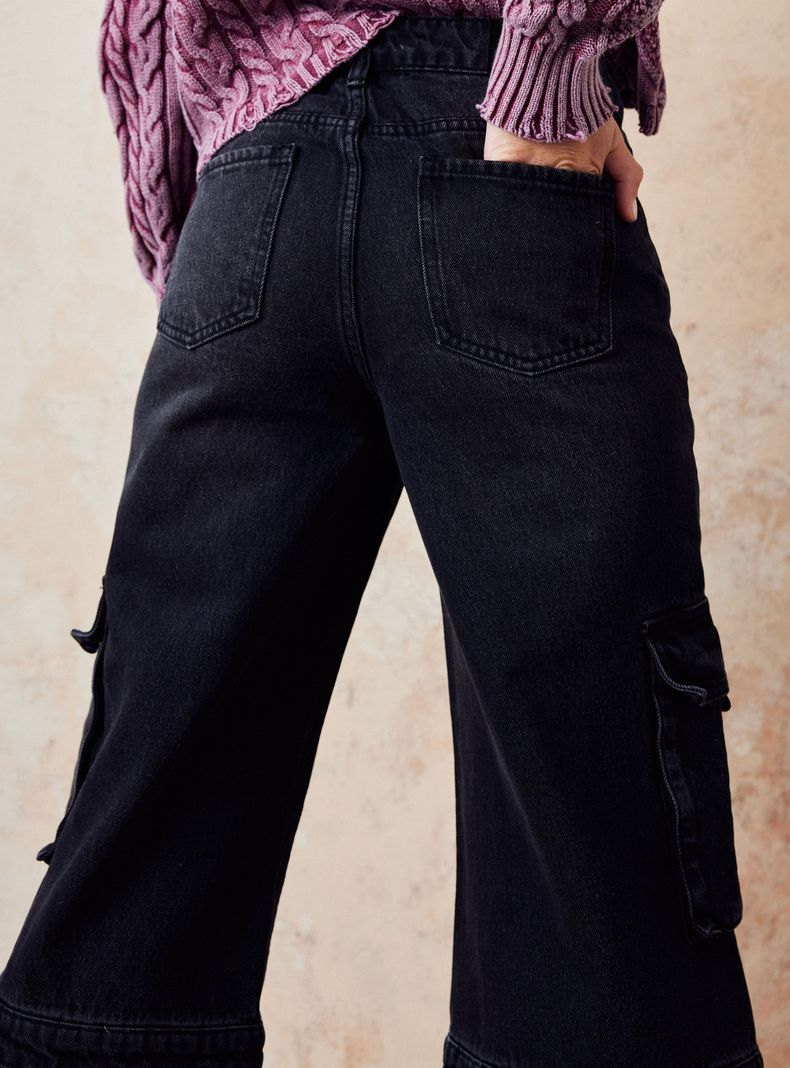 Jeans Bolsillos Cargo con Lavado y Cortes-3