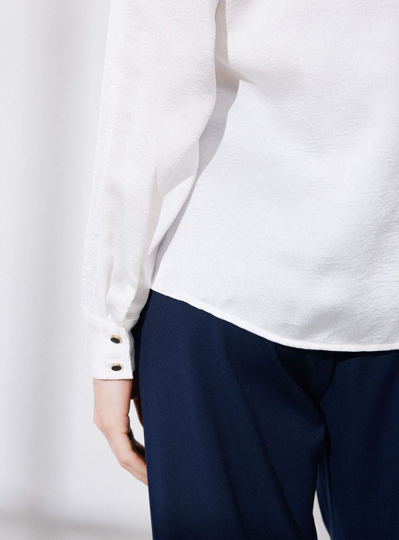 Blusa Satinada con Detalle-3