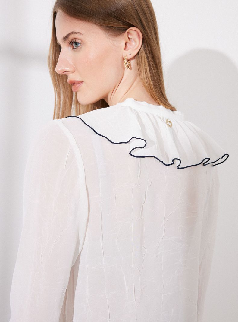 Blusa con Vuelo en Escote y Terminación en Contraste-3