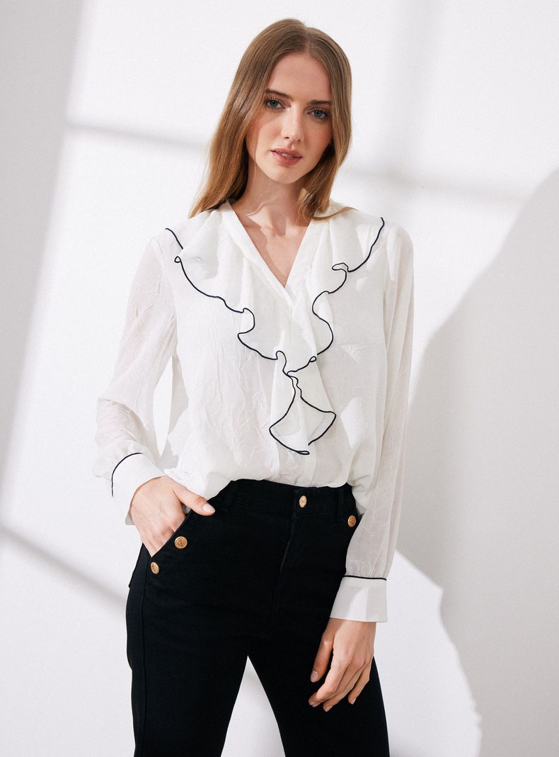 Blusa con Vuelo en Escote y Terminación en Contraste-0