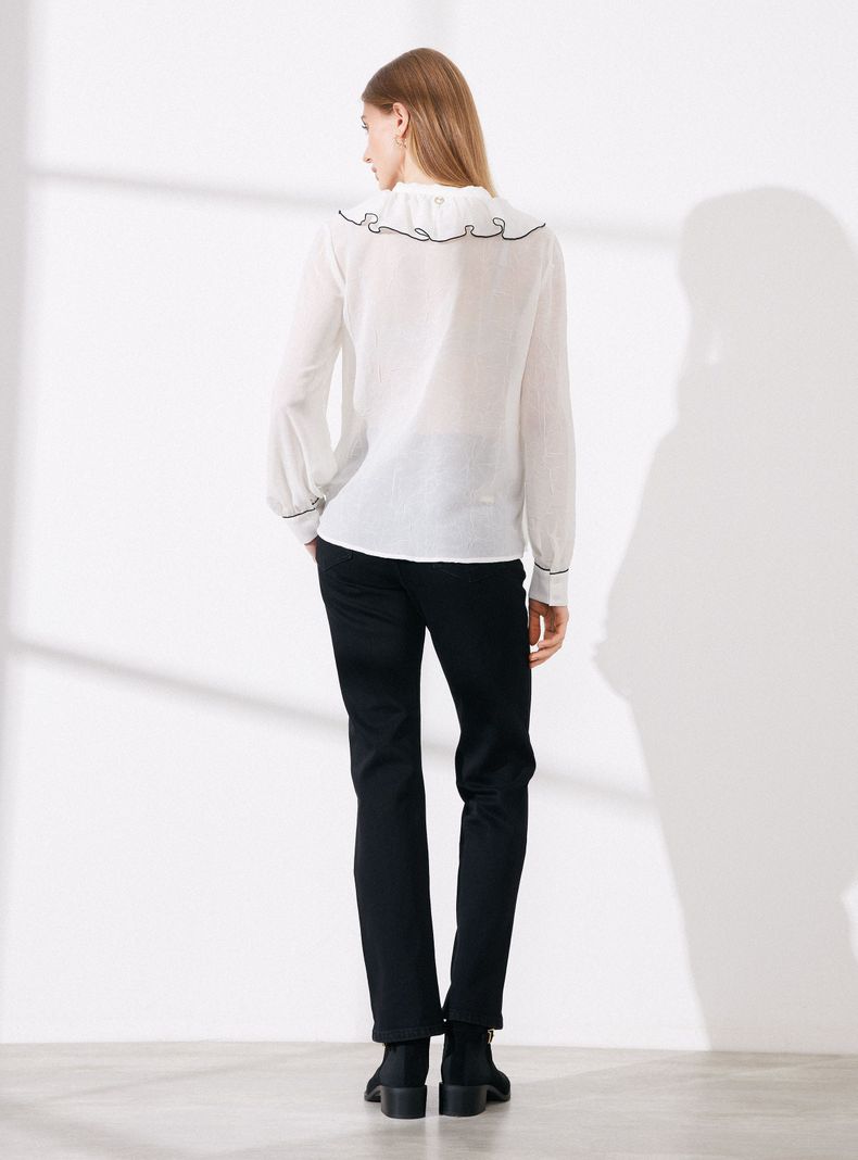 Blusa con Vuelo en Escote y Terminación en Contraste-5