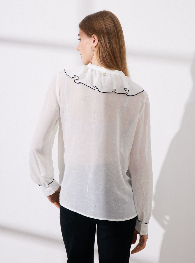 Blusa con Vuelo en Escote y Terminación en Contraste-1