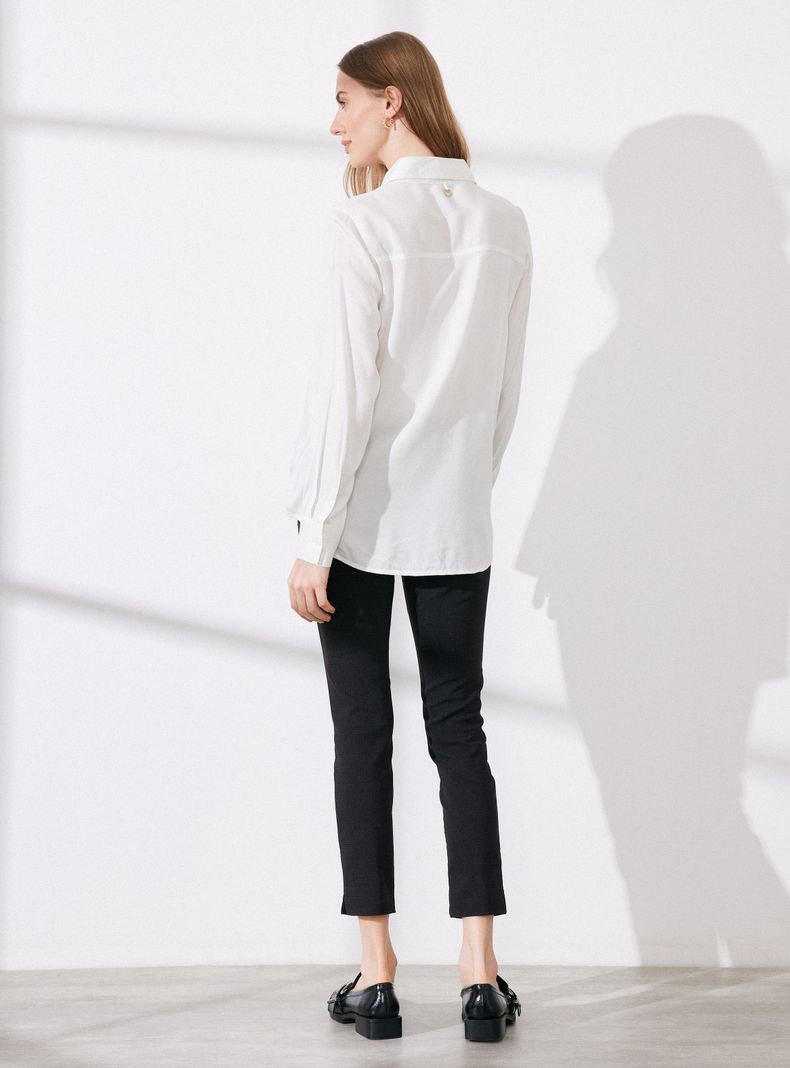 Blusa Camisera con Aplicación de Perlas-5
