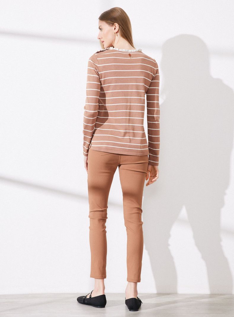 Sweater Tejida con Líneas y Vuelo en Cuello-5