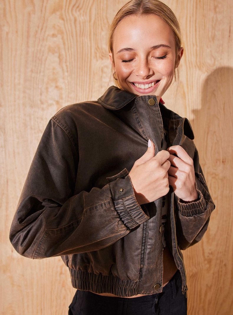 Chaqueta Crop Look Engomado-3