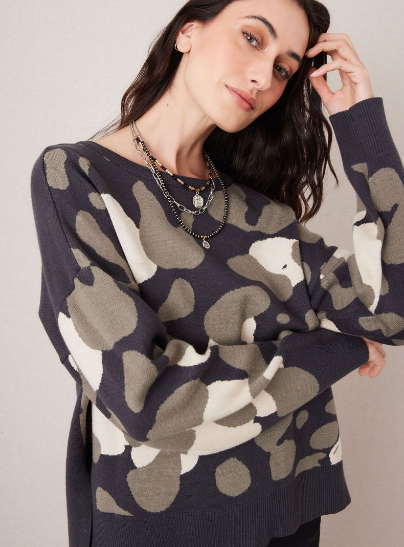 Sweater con Diseño de Flores y Abertura en Costados-2