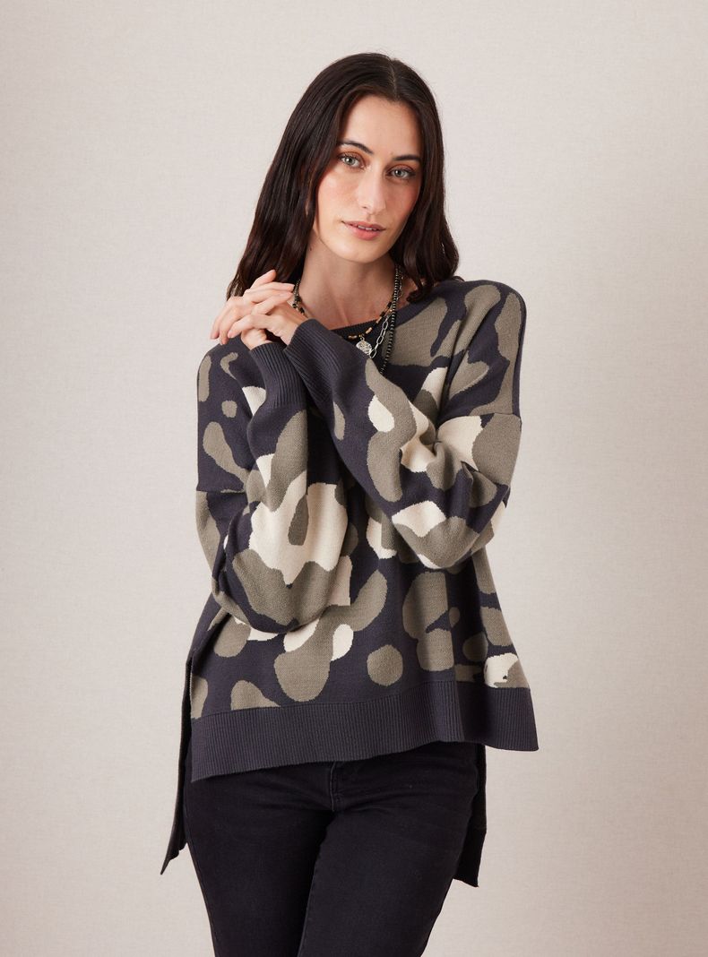 Sweater con Diseño de Flores y Abertura en Costados-0
