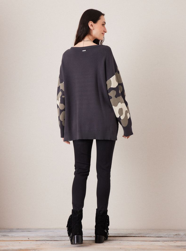 Sweater con Diseño de Flores y Abertura en Costados-5