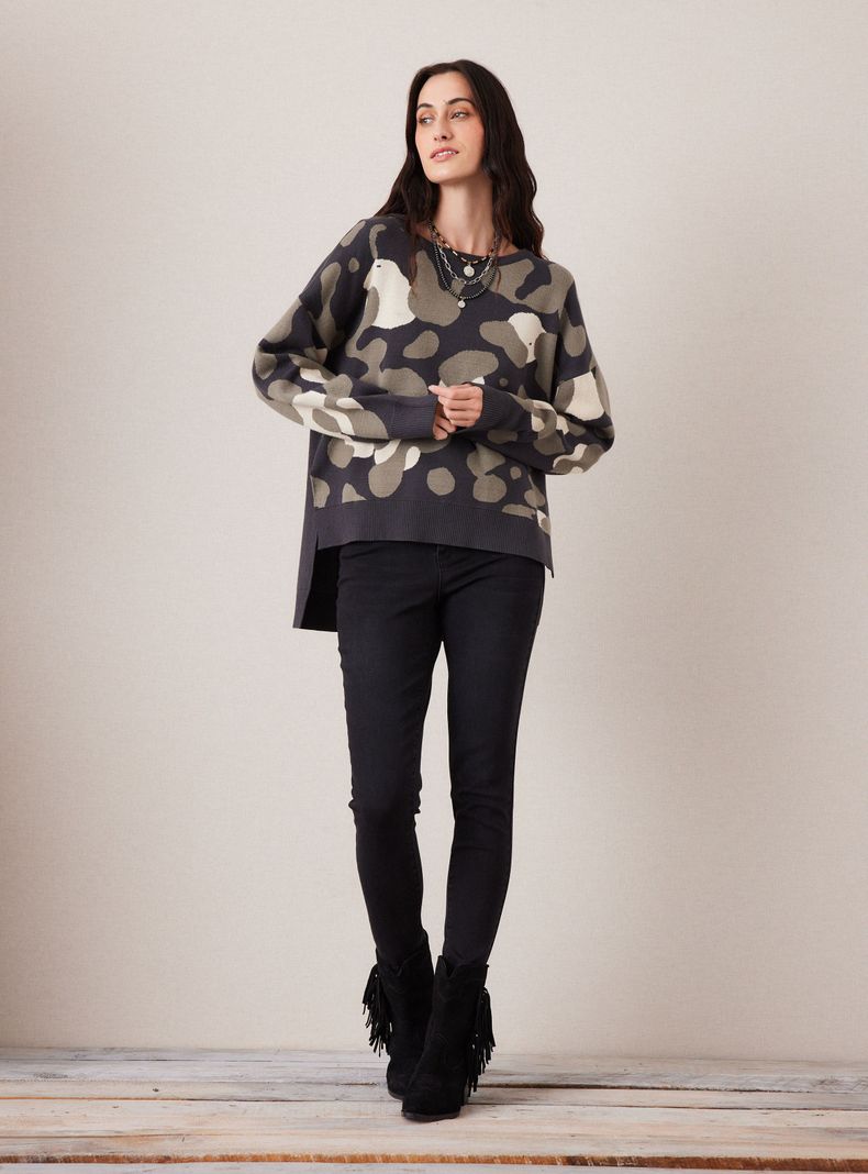 Sweater con Diseño de Flores y Abertura en Costados-4