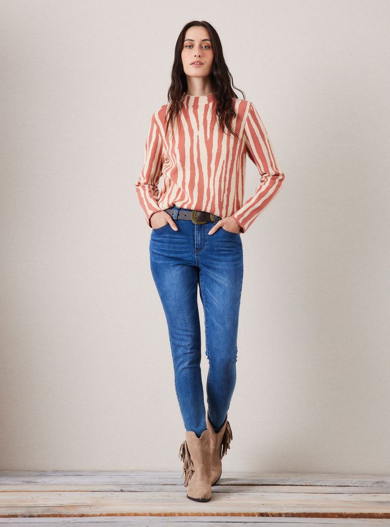 Sweater con Diseño Bicolor y Cuello Alto-4