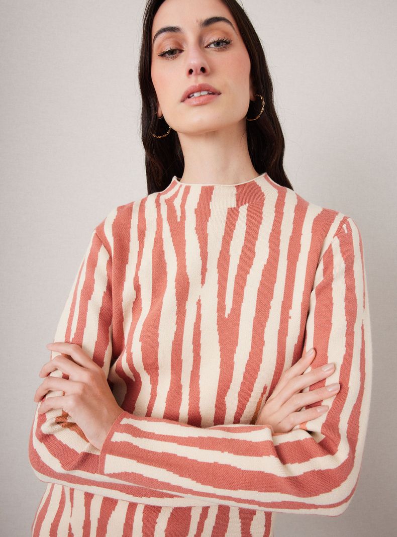 Sweater con Diseño Bicolor y Cuello Alto-2