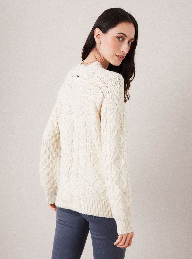 Sweater Trenzado con Detalle de Líneas y Cuello Alto-1