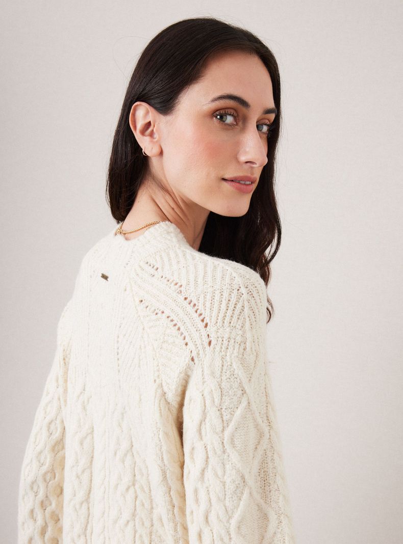 Sweater Trenzado con Detalle de Líneas y Cuello Alto-3