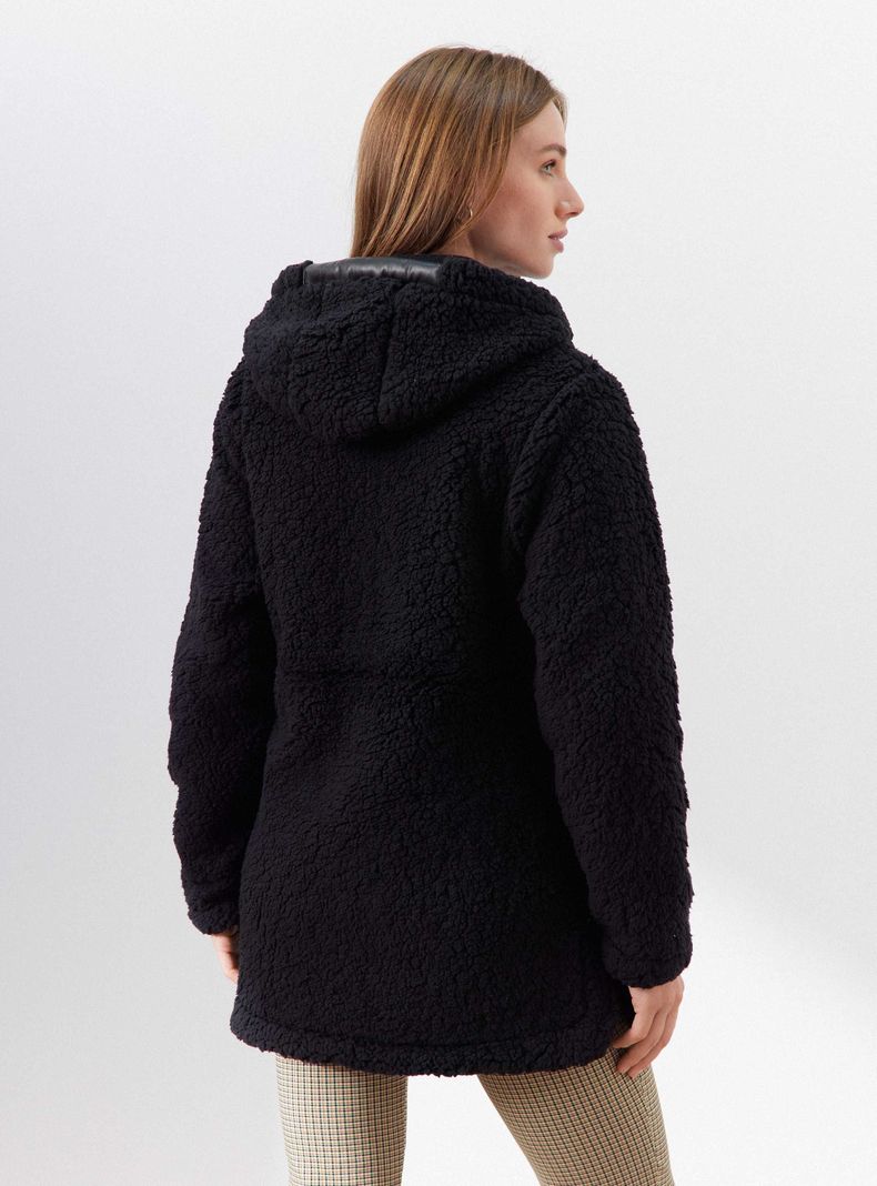Chaqueta Detalles en Cuerina-1