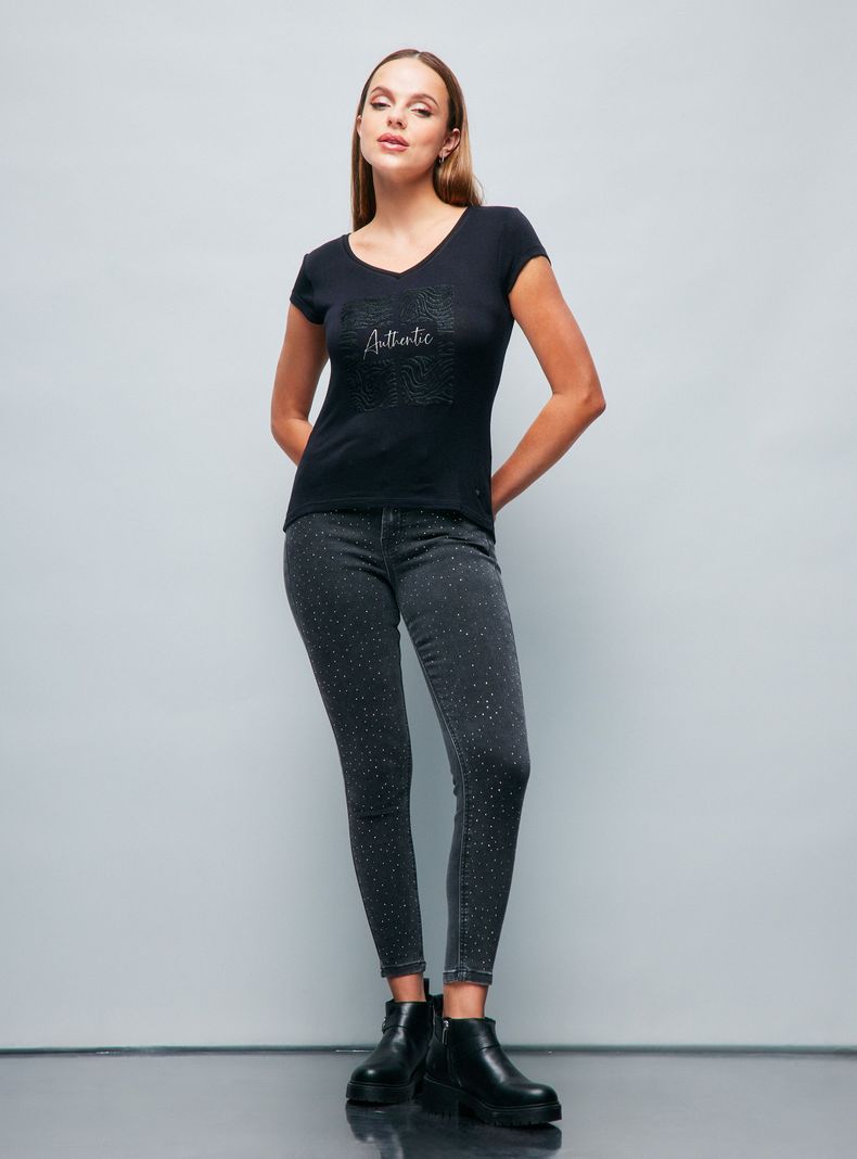 Polera Básica Ajustada Escote V Gráfica Brillos-4