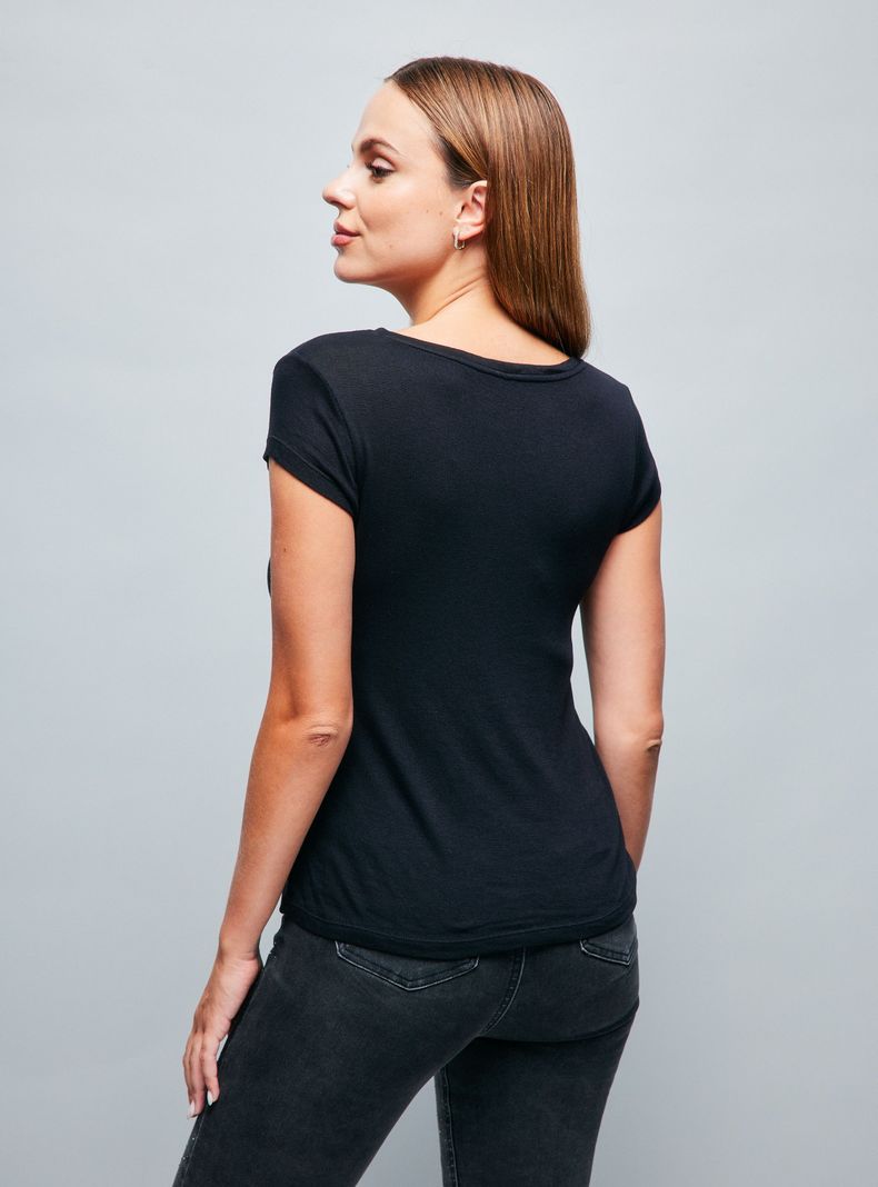 Polera Básica Ajustada Escote V Gráfica Brillos-1