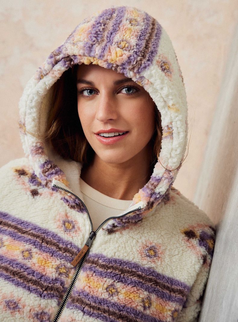 Polar con Diseño y Cierre con Gorro-3