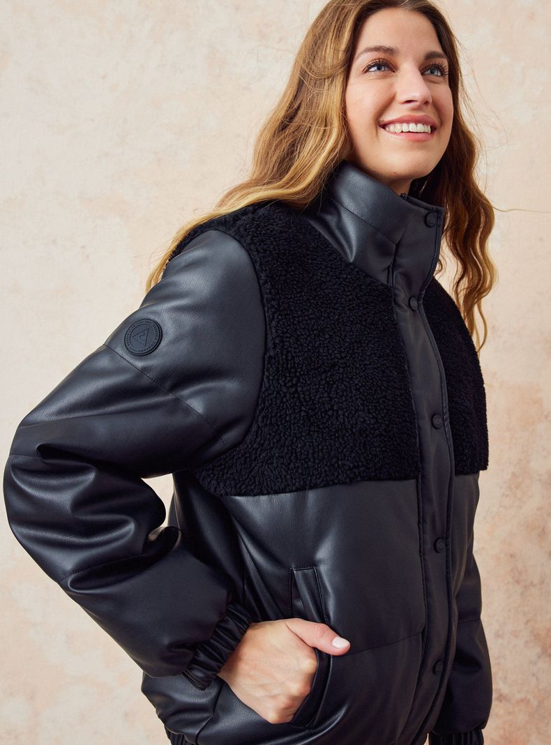 Chaqueta Look Cuero con Aplicación de Chiporro-3
