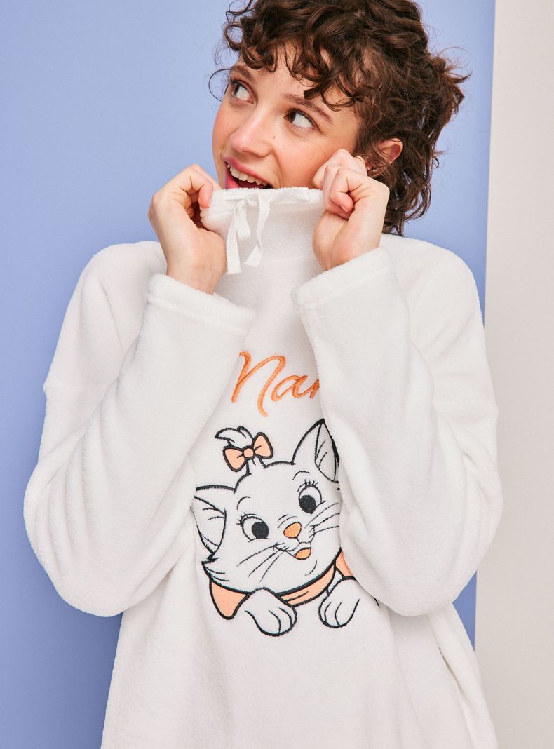 Pijama Cuello Alto Bordado Disney Marie de Polar-4