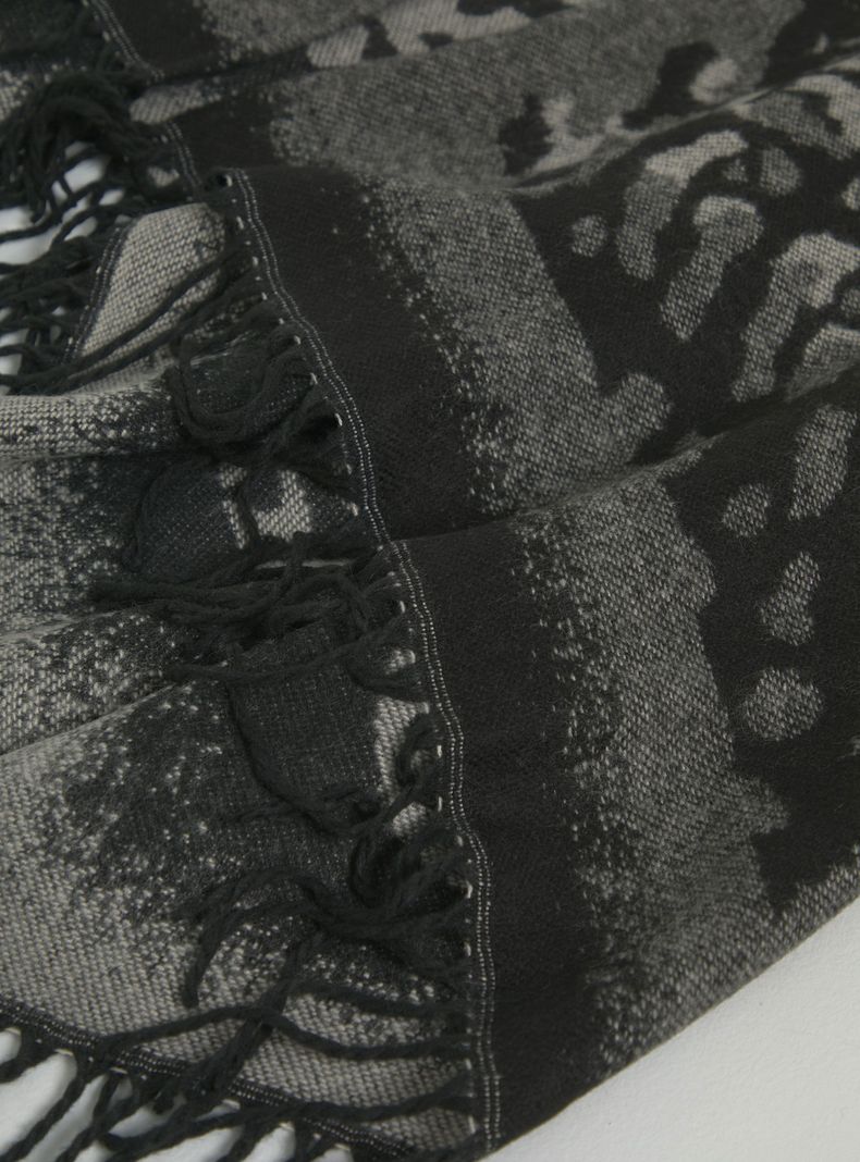 Chal Ruana con Diseño Jacquard y Flecos-1