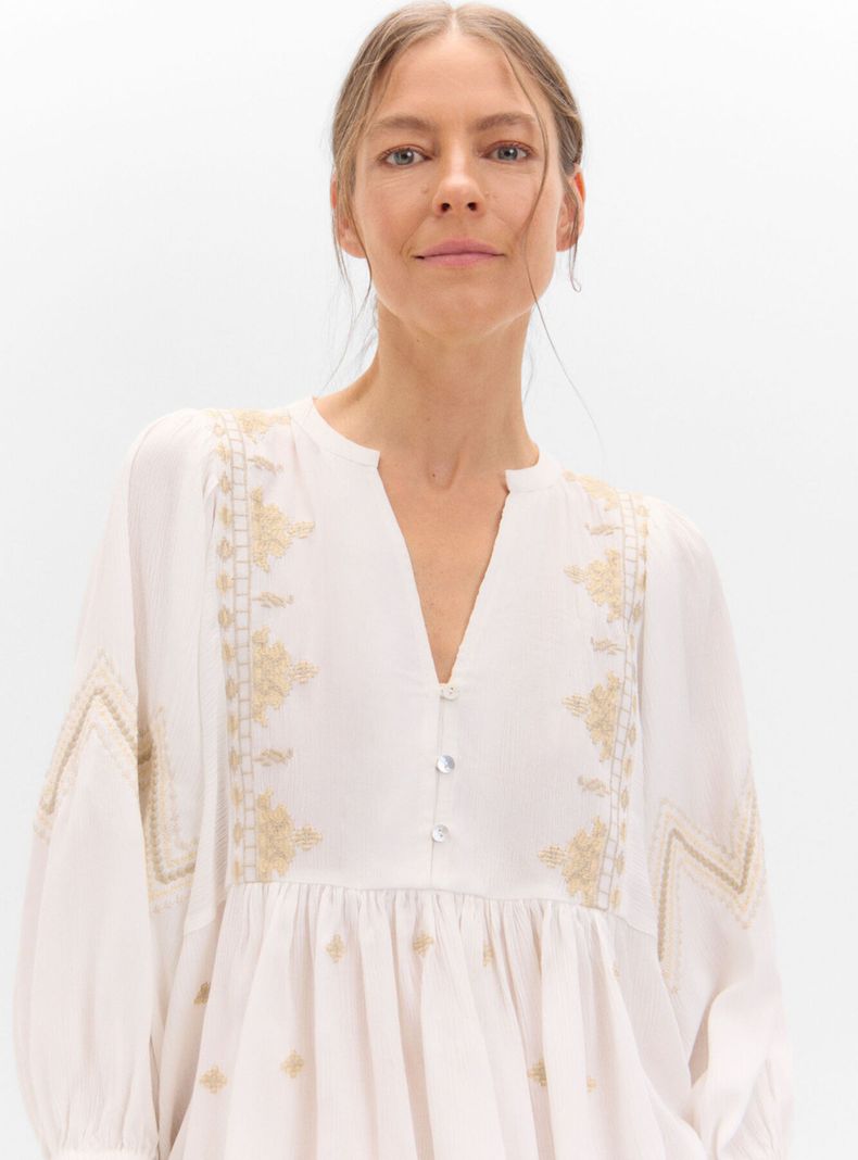 Blusa Bordada Canesú-3