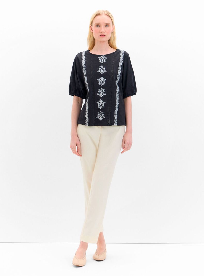 Polera Bordado Frontal Flores-3