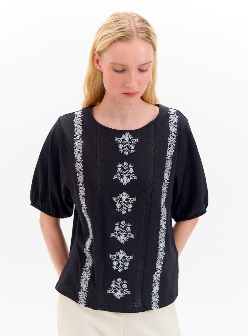 Polera Bordado Frontal Flores-0