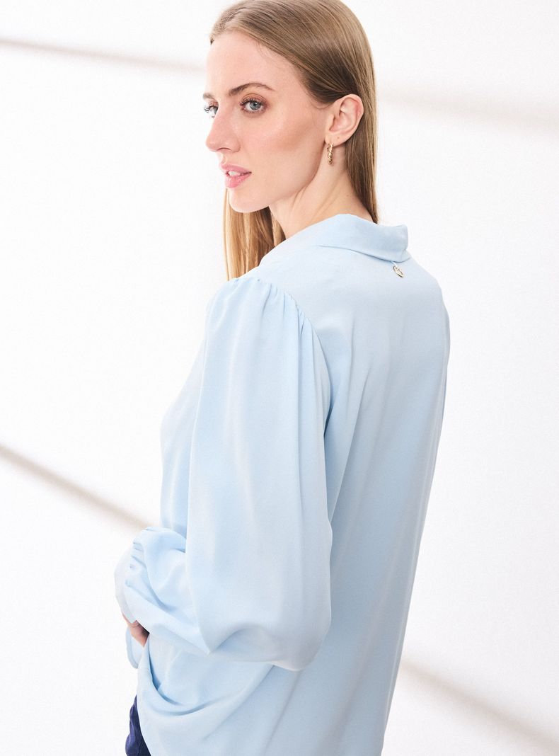 Blusa Satinada con Botón Forrado-3