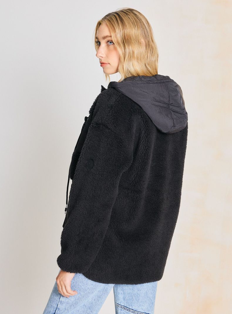 Polar Peludo con Broche y Gorro-1