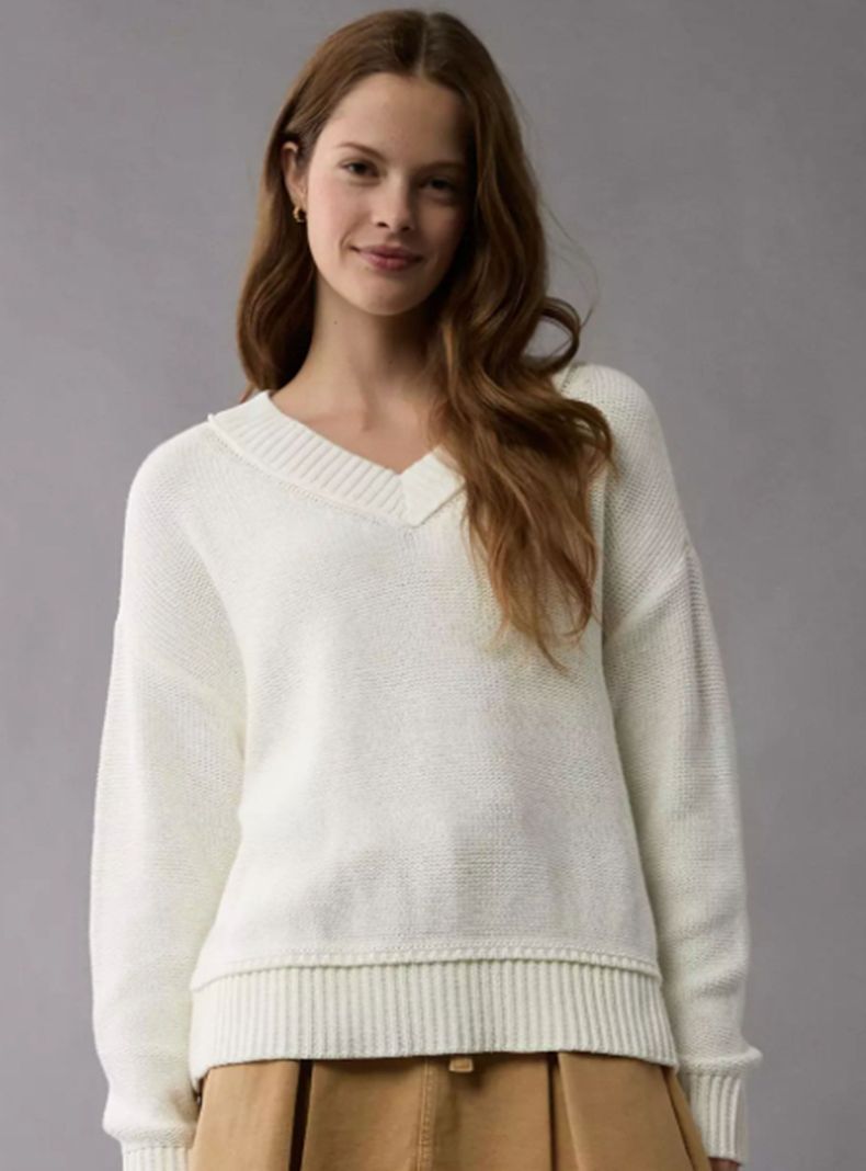 Sweater Cuello V Holgado Color Clásico