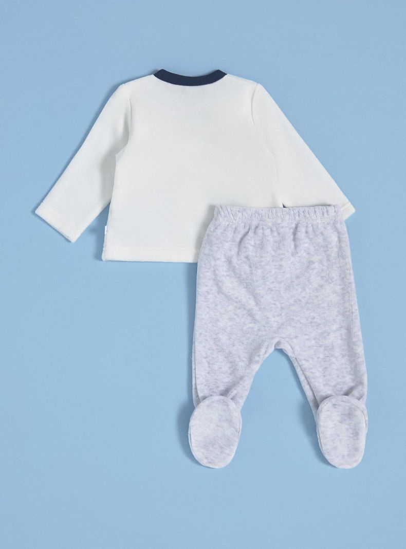 Conjunto Plush con Aplicación Frontal y Vivo en Contraste-1